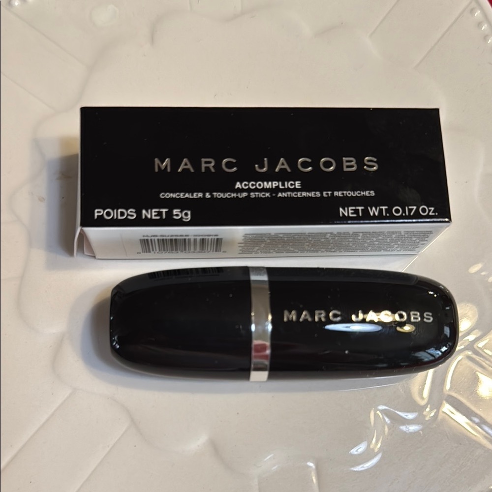NEW❣️ Marc Jacobs Accomplice Concealer & Touch-Up Stick Tan. .17oz
